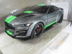 SHELBY GT500 KR 2020 1/18 SOLIDO (CARBONIZED GREY/GREEN)