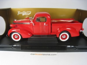 STUDEBAKER COUPE EXPRESS 1937 1/18 ROAD SIGNATURE - LUCKY DIECAST (RED)