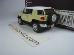 TOYOTA FJ CRUISER 1/64 BM CREATIONS (BEIGE/WHITE)