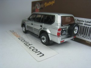 TOYOTA LAND CRUISER LC95 1/64 BM CREATIONS (SILVER)