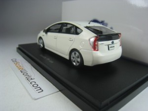 TOYOTA PRIUS 2010 1/43 EBBRO (SUPER WHITE II)