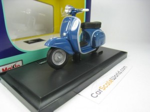 VESPA 150 SPRINT VELOCE 1969 1/18 MAISTO (BLUE)