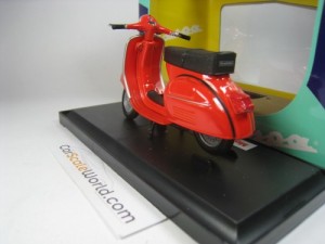 VESPA GTR 1968 1/18 MAISTO (RED)