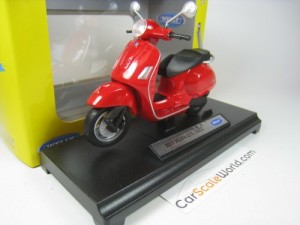 VESPA GTS 125 2017 1/18 WELLY (RED)