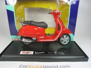 VESPA GTS 300 2017 1/18 MAISTO (RED)