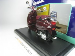 VESPA LXV 2013 1/18 MAISTO (BROWN)