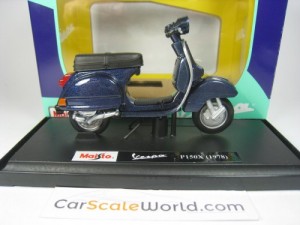 VESPA P150X 1978 1/18 MAISTO (BLUE)