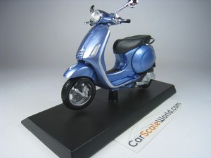 VESPA PRIMAVERA 150 2014 1/18 MAISTO CENTAURIA (BLUE) WITH BLISTER