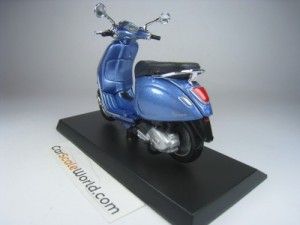 VESPA PRIMAVERA 150 2014 1/18 MAISTO CENTAURIA (BLUE) WITH BLISTER