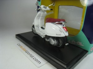 VESPA PRIMAVERA 150 2014 1/18 MAISTO (WHITE) 