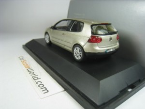 VOLKSWAGEN GOLF V 1/43 SCHUCO (BEIGE METALLIC)