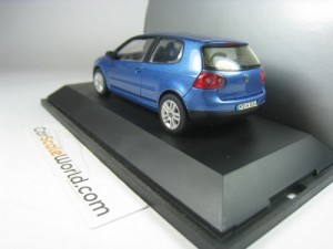 VOLKSWAGEN GOLF V 1/43 SCHUCO (LIGHT BLUE)