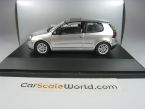 VOLKSWAGEN GOLF V 1/43 SCHUCO (SILVER METALLIC)