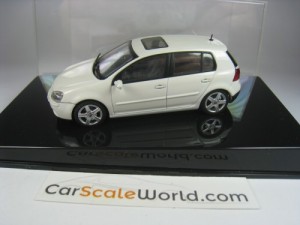 VOLKSWAGEN GOLF V 5 DOORS 1/43 AUTOART (WHITE)