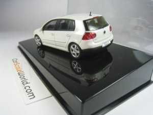 VOLKSWAGEN GOLF V 5 DOORS 1/43 AUTOART (WHITE)