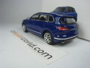 VOLKSWAGEN TOUAREG 2018 1/64 JKM (BLUE)