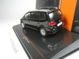 VOLKSWAGEN TOURAN 2010 1/43 IXO (BLACK)