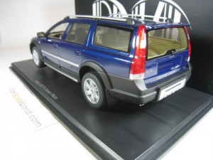 VOLVO XC70 CROSS COUNTRY 2006 OCEAN RACE EDITION 1/18 DNA COLLECTIBLES (BLUE)