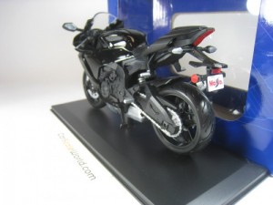 YAMAHA YZF-R1 2021 1/12 MAISTO (BLACK)