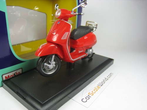 VESPA GTS 300 2017 1/18 MAISTO (RED)