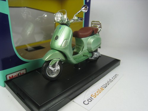 VESPA LXV 2013 1/18 MAISTO (GREEN)