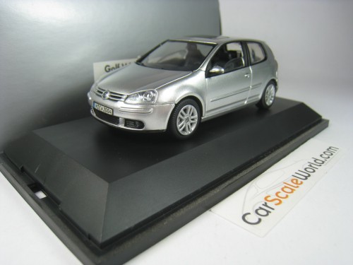 VOLKSWAGEN GOLF V 1/43 SCHUCO (SILVER METALLIC)